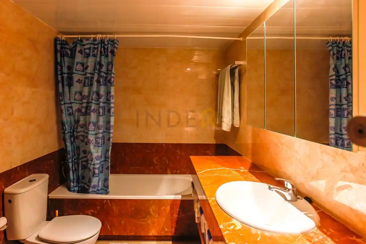 Baño de Ático en venta en Sitges con Aire acondicionado, Calefacción y Piscina comunitaria