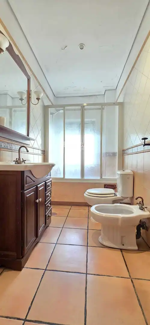 Bathroom of Flat for rent in Valladolid  with Heating