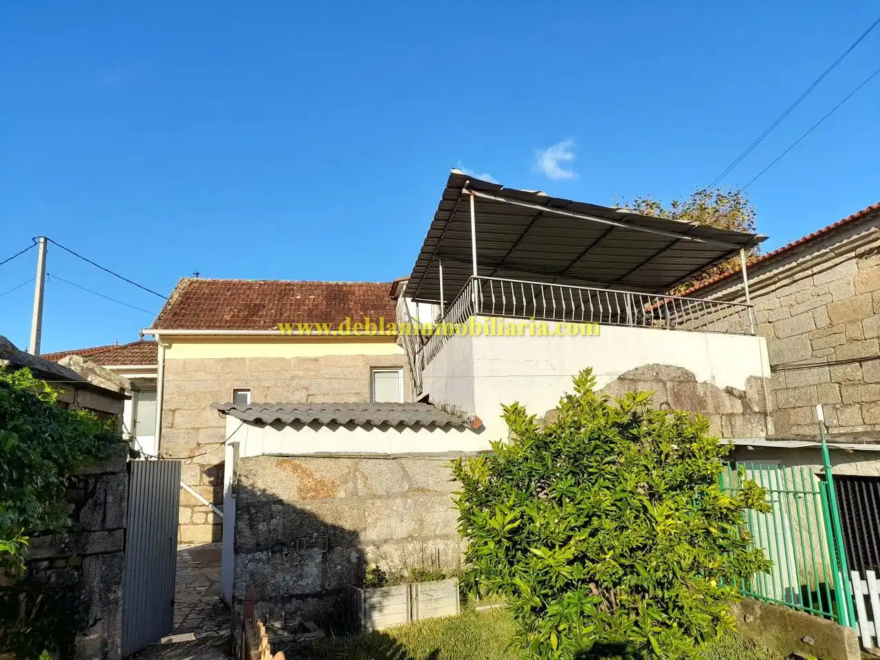 Außenansicht von Haus oder Chalet zum Verkauf in Tui mit Heizung, Privatgarten und Terrasse