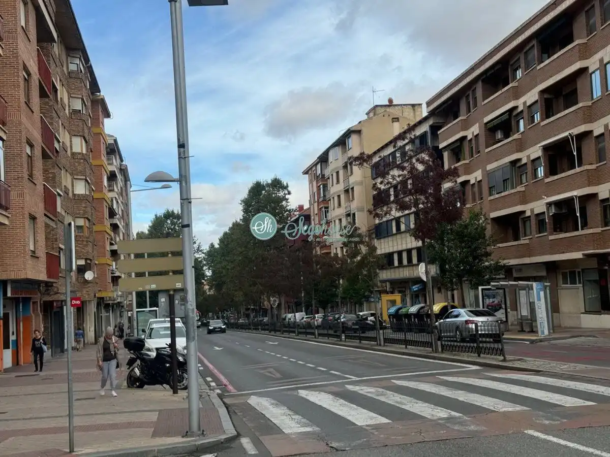 Vista exterior de Piso en venta en Segovia con Calefacción, Terraza y Trastero