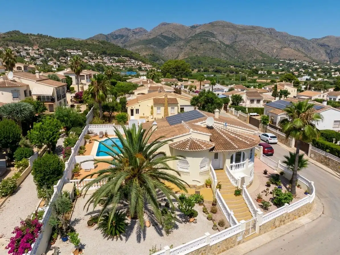 Detached house with pool for sale in Orba