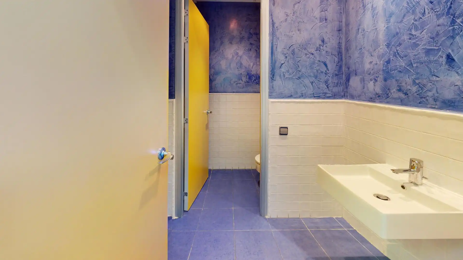 Baño de Nave industrial en venta en Torres de la Alameda