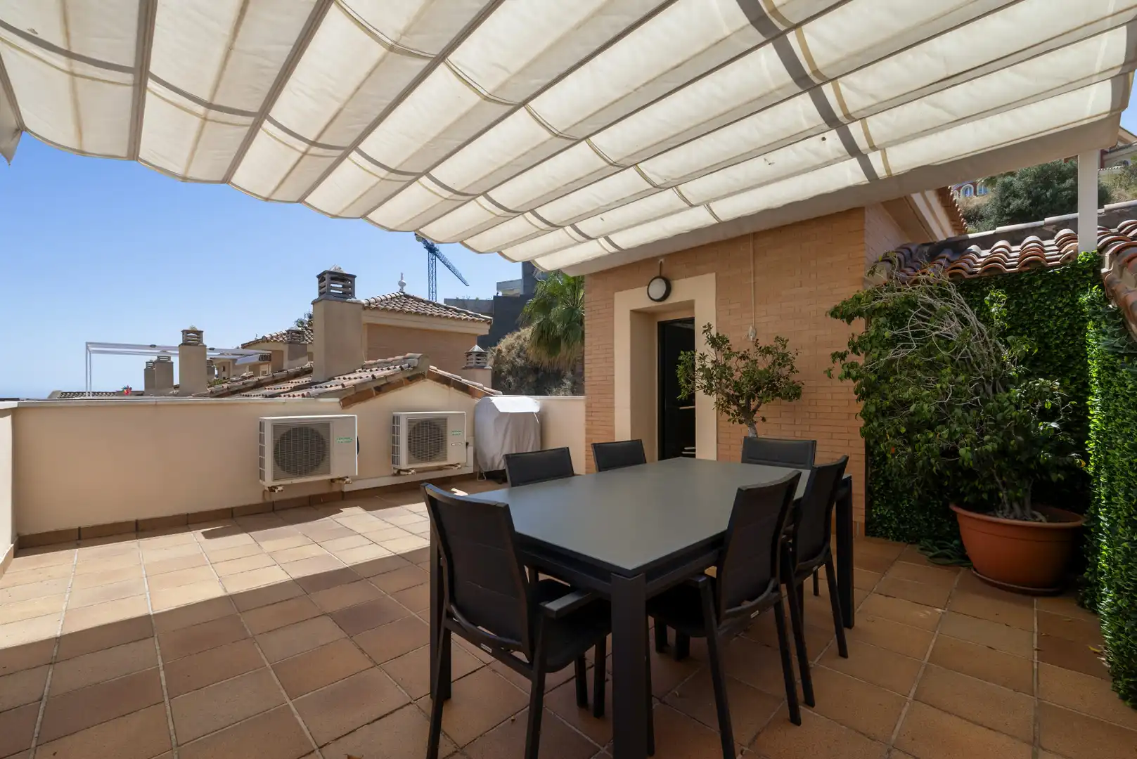Terrasse von Einfamilien-Reihenhaus zum Verkauf in Benalmádena mit Klimaanlage, Terrasse und Schwimmbad