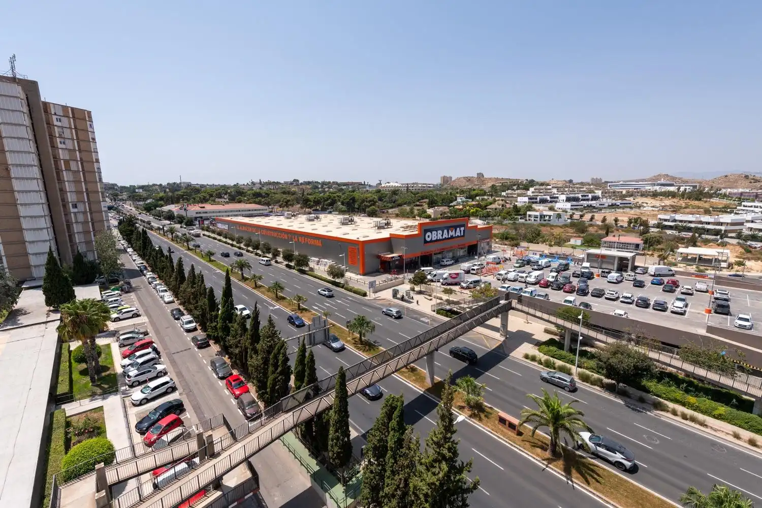 Vista exterior de Piso en venta en Alicante / Alacant con Jardín privado, Terraza y Piscina comunitaria