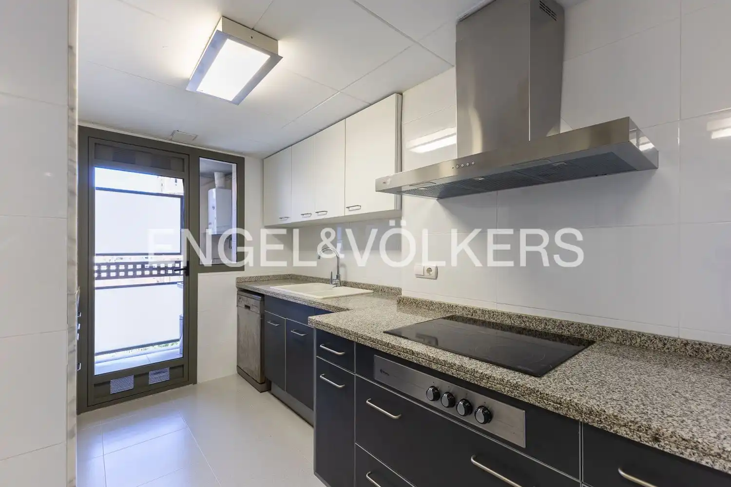 Cuina de Pis de lloguer en Valencia amb Aire condicionat, Calefacció i Parquet
