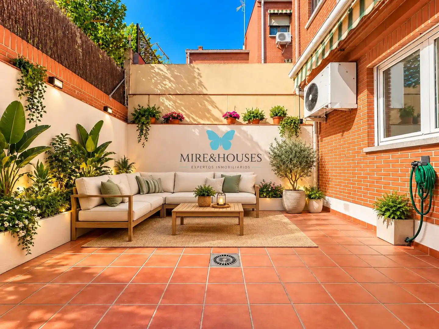 Terrassa de Casa adosada en venda en Ensanche