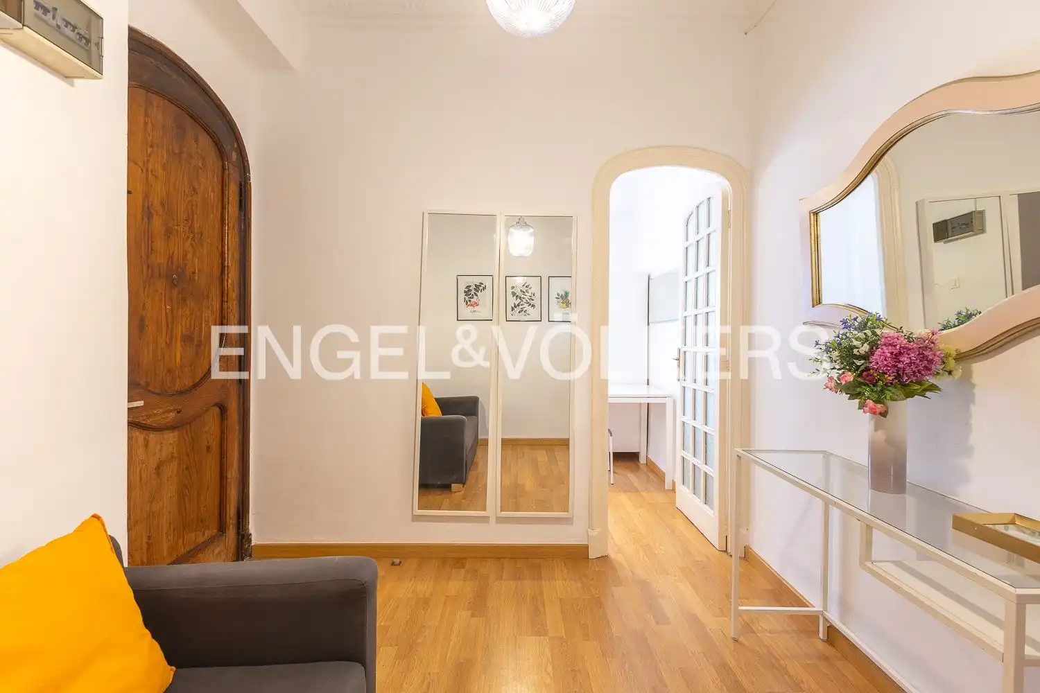Flat for rent in Valencia  with Air Conditioner, Heating and Furnished