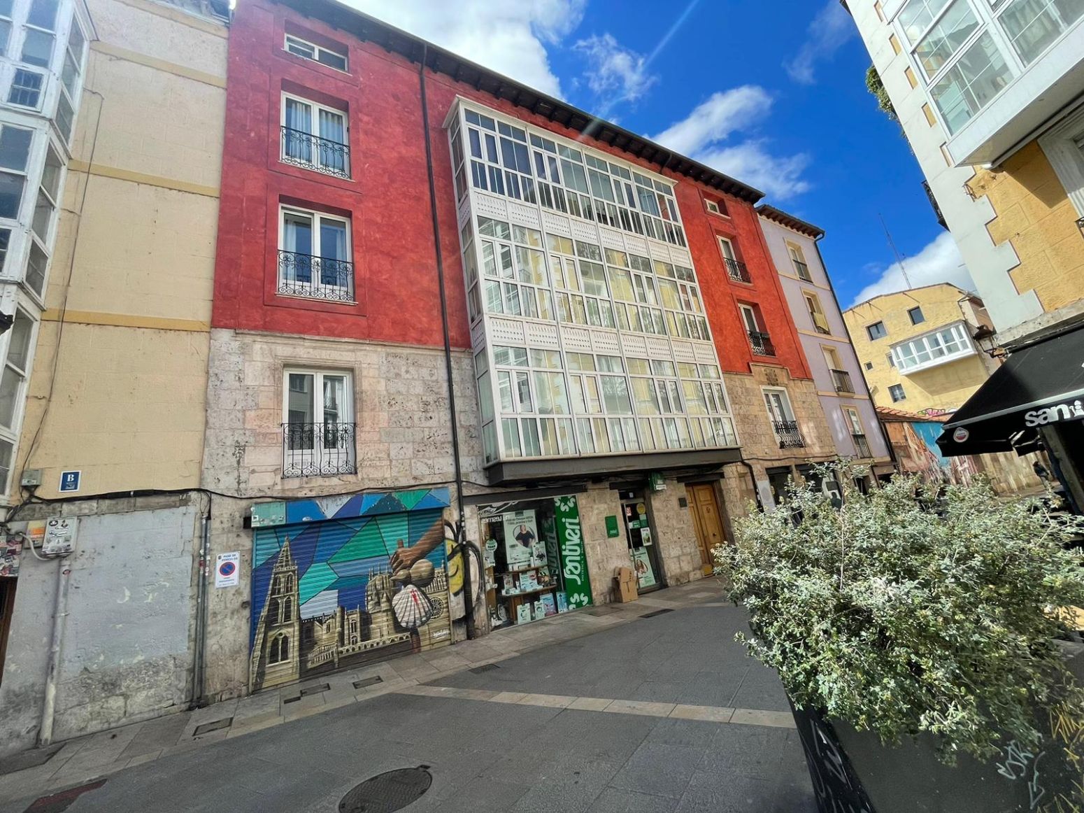 Vista exterior de Piso de alquiler en Burgos Capital con Calefacción y Parquet
