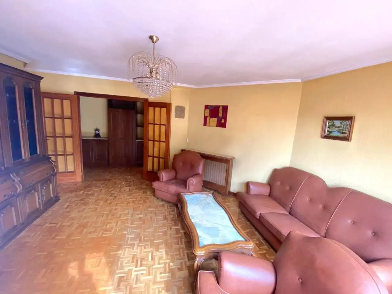 Sala d'estar de Àtic en venda en León Capital  amb Calefacció, Parquet i Terrassa