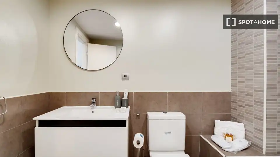 Baño de Piso de alquiler en Barcelona con Aire acondicionado, Calefacción y Amueblado