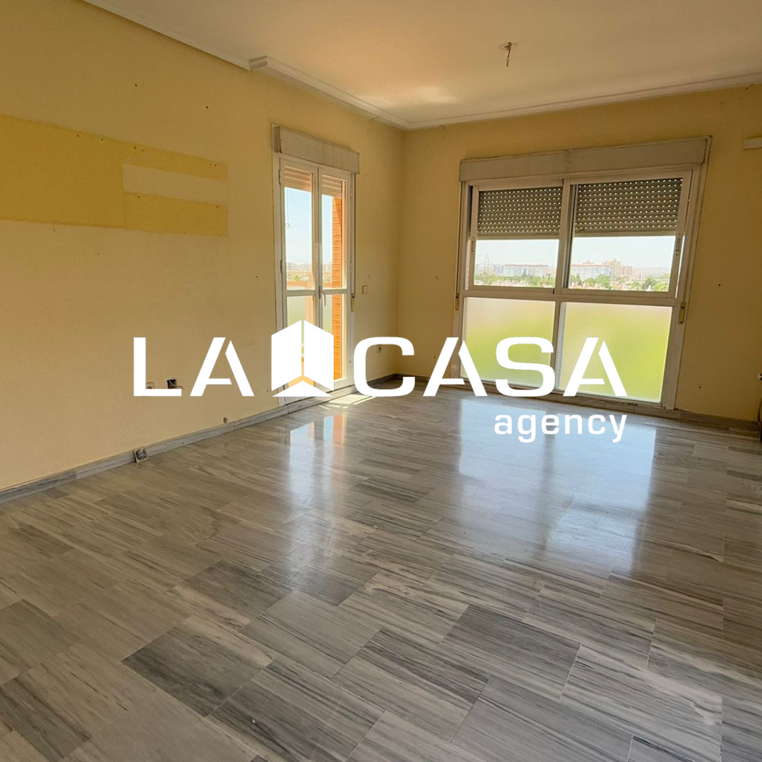 Piso en venta en  Sevilla Capital con Terraza y Piscina