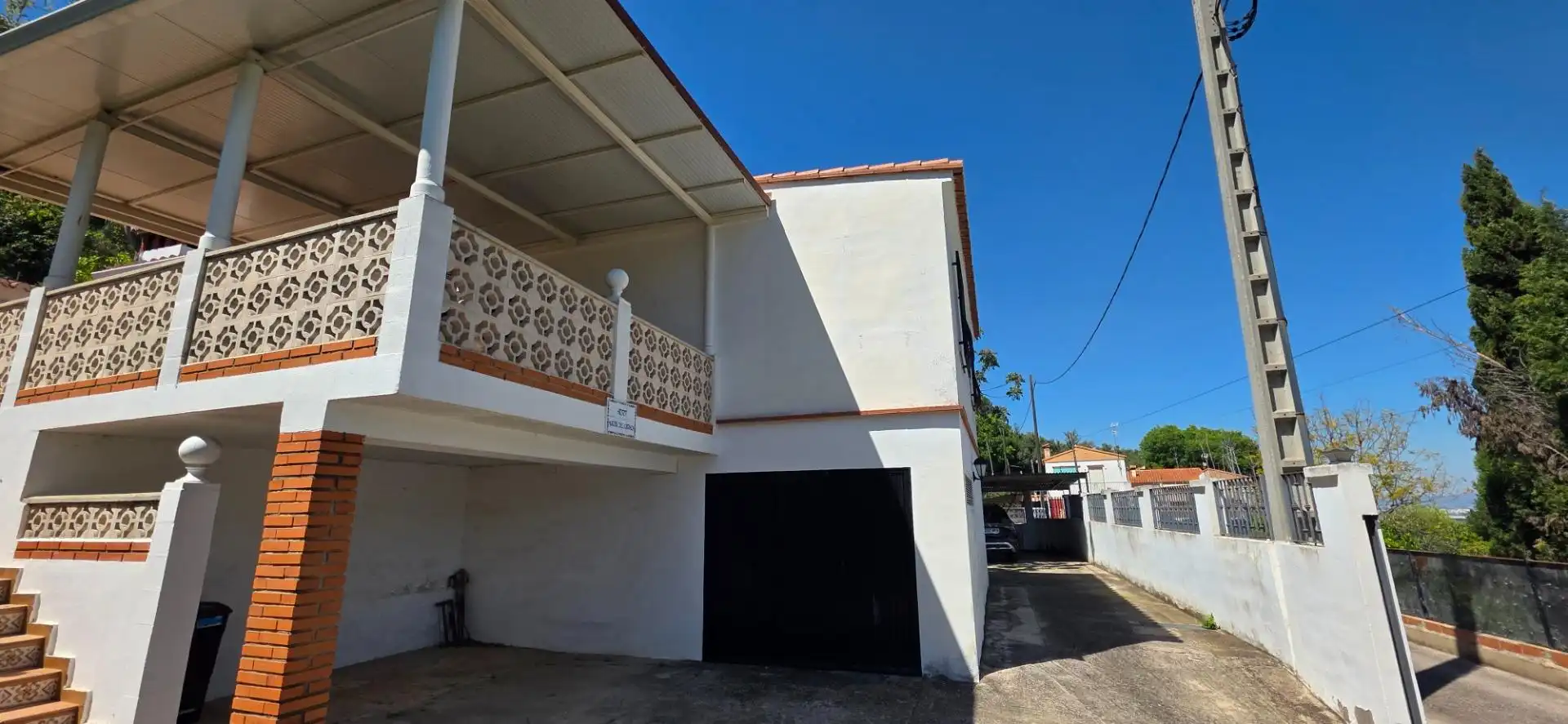 Vista exterior de Casa o xalet en venda en Alzira amb Aire condicionat, Jardí privat i Traster