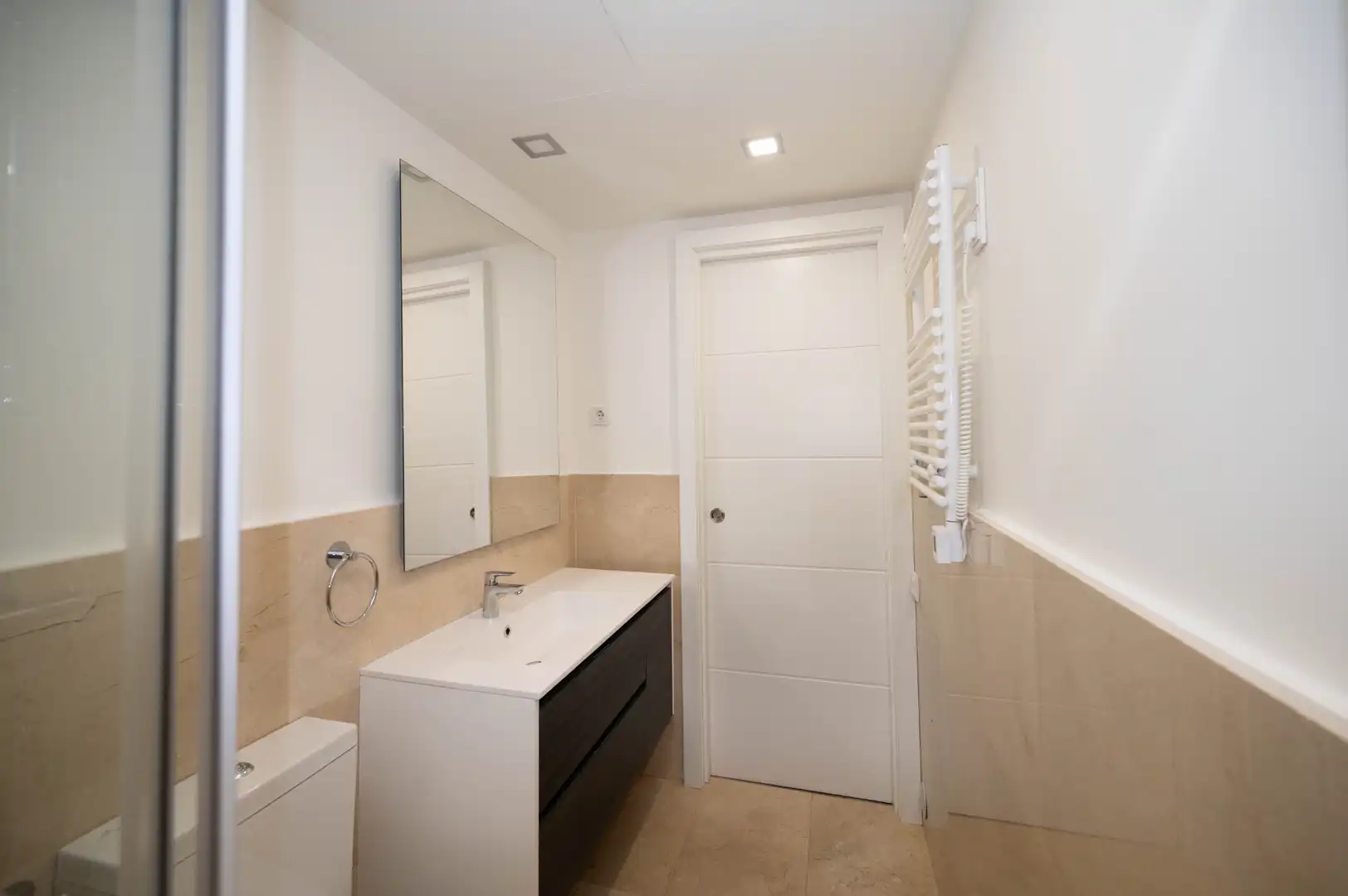 Bany de Apartament de lloguer en Madrid amb Aire condicionat, Calefacció i Traster