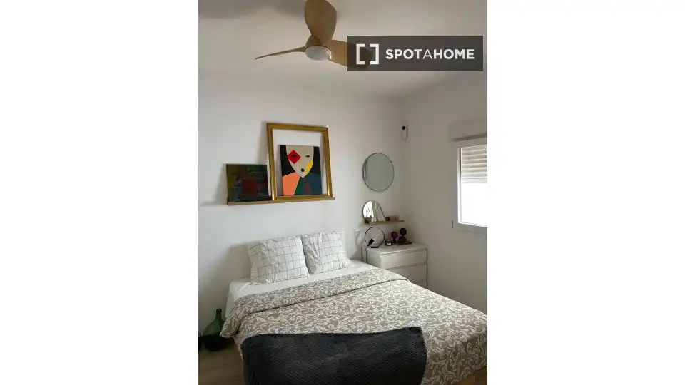 Bedroom of Flat for rent in Madrid  with Air Conditioner, Heating and Furnished