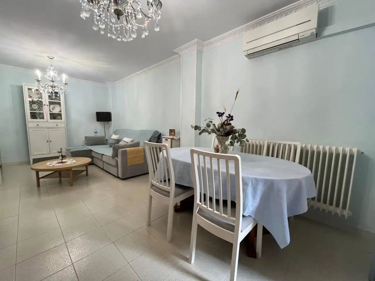Dining room of Flat for sale in Girona  with Air Conditioner, Heating and Terrace