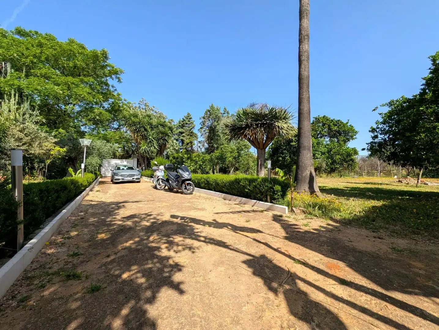 Chalet con jardín en venta en Sanlúcar la Mayor, imagen 3