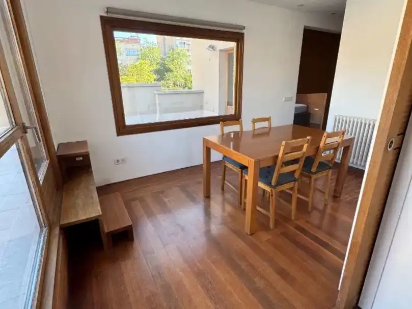 Penthouse with pool to rent in Carrer J. Martí i Franquesa 28