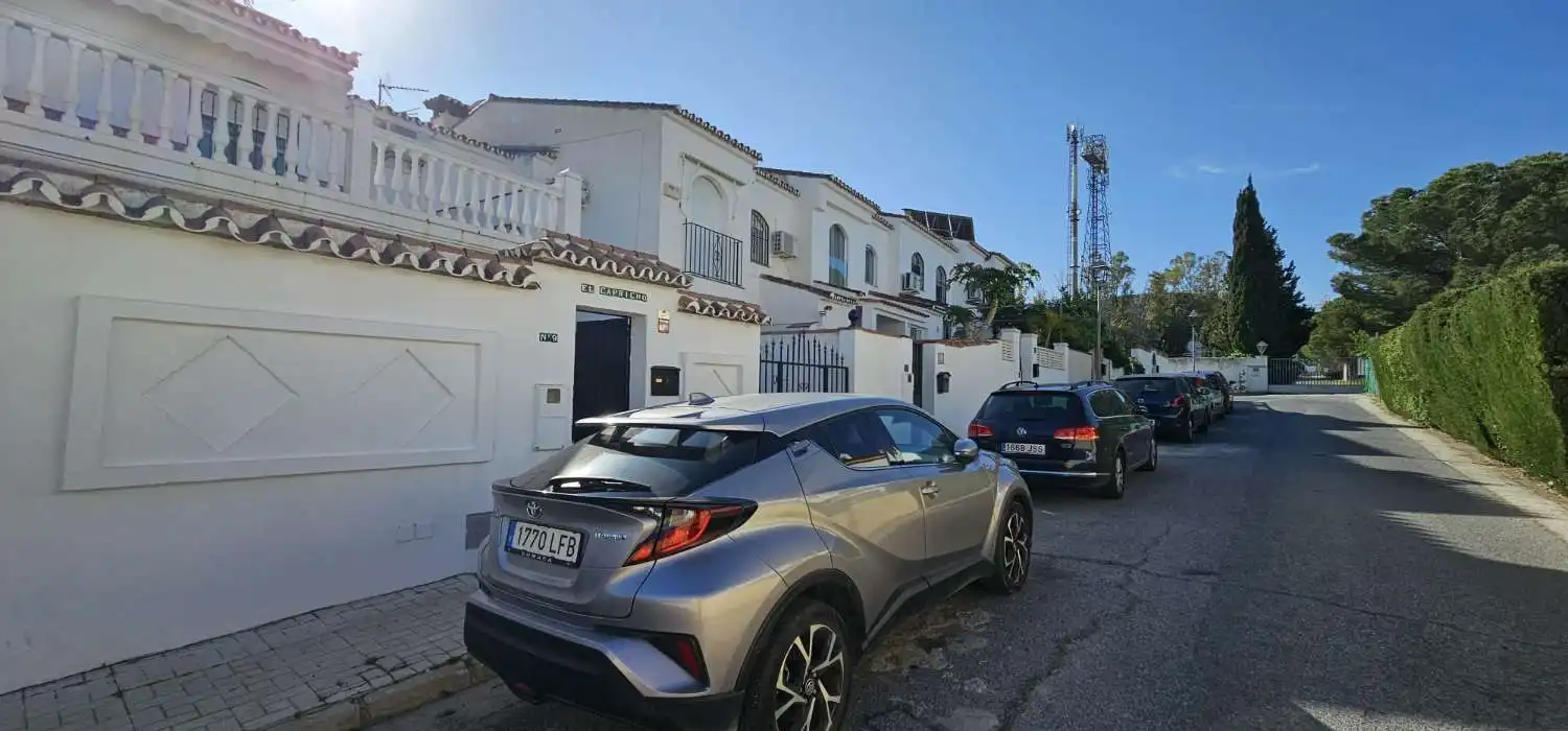 Vista exterior de Casa o xalet en venda en Alhaurín de la Torre amb Aire condicionat, Calefacció i Terrassa