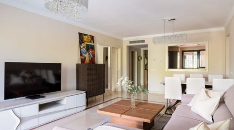 Foto 3 de Apartament en venda a Calle Luis Morales, 108, La Dama de Noche - La Alzambra, Marbella