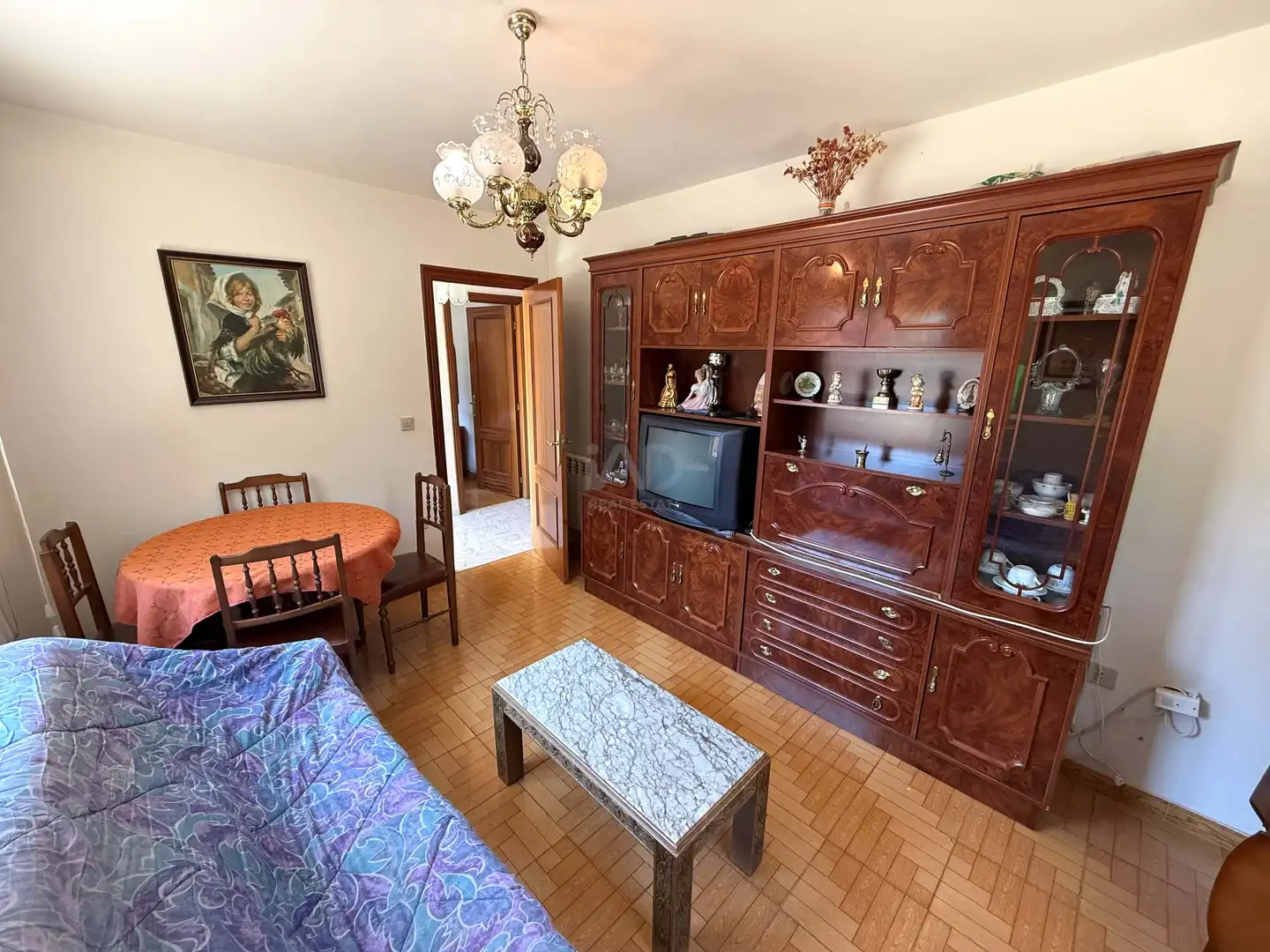 Wohnzimmer von Einfamilien-Reihenhaus zum Verkauf in Villamañán mit Heizung