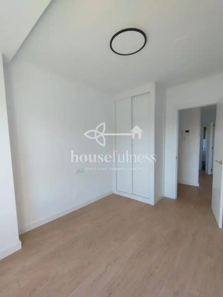 Habitación de Apartamento de alquiler en Ferrol con Calefacción, Trastero y Amueblado
