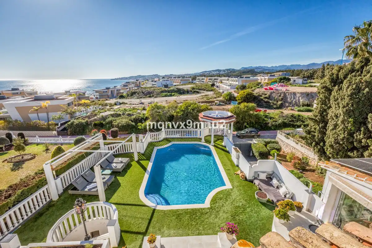 Vista exterior de Casa o chalet en venta en Mijas con Aire acondicionado, Calefacción y Jardín privado