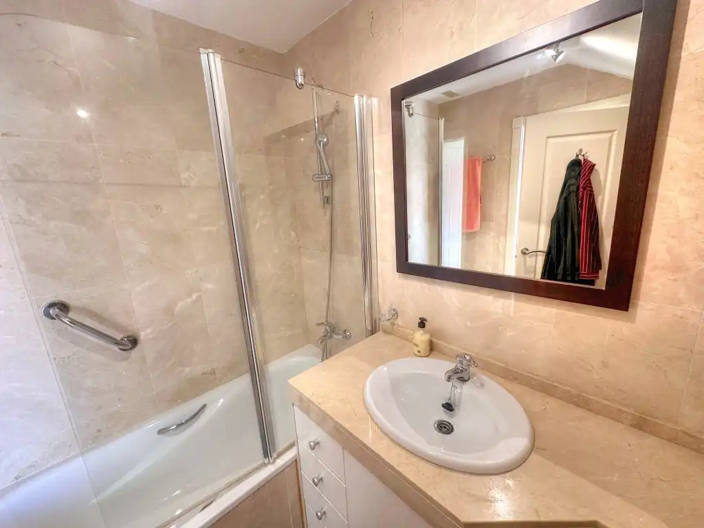 Badezimmer von Maisonette zum Verkauf in Torrox mit Klimaanlage, Heizung und Terrasse
