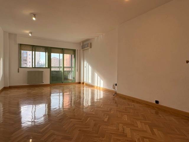 Piso en Alquiler en Calle de Pedro Rico en La Paz