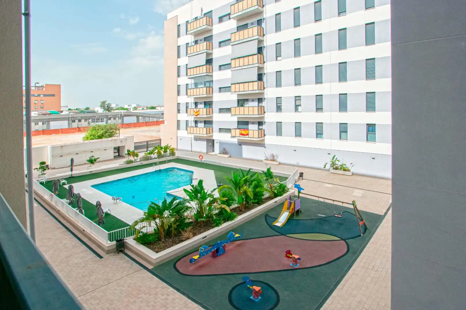 Swimming pool of Flat for sale in Sevilla  with Air Conditioner, Heating and Private garden