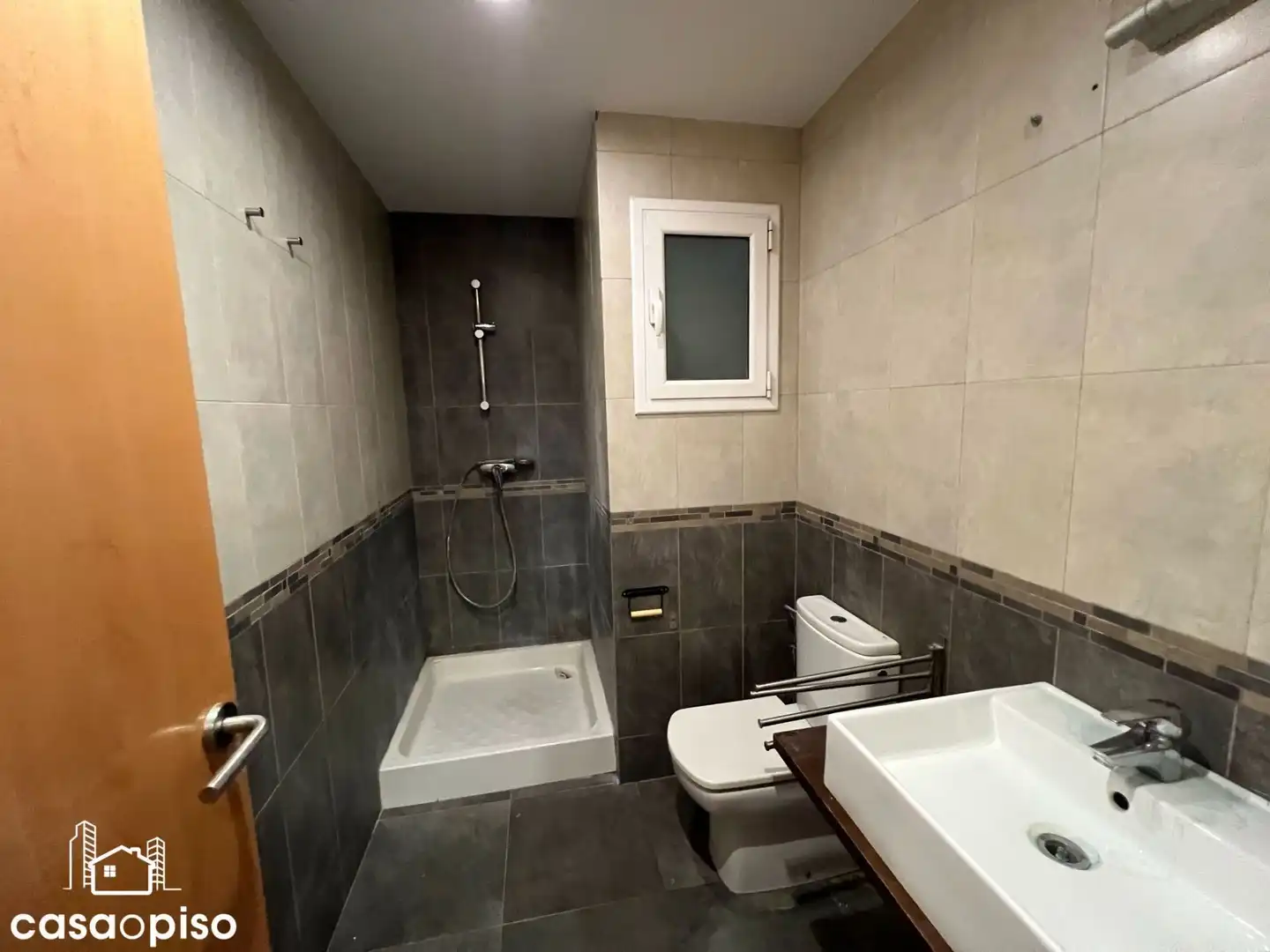 Baño de Piso en venta en Terrassa con Aire acondicionado, Calefacción y Trastero