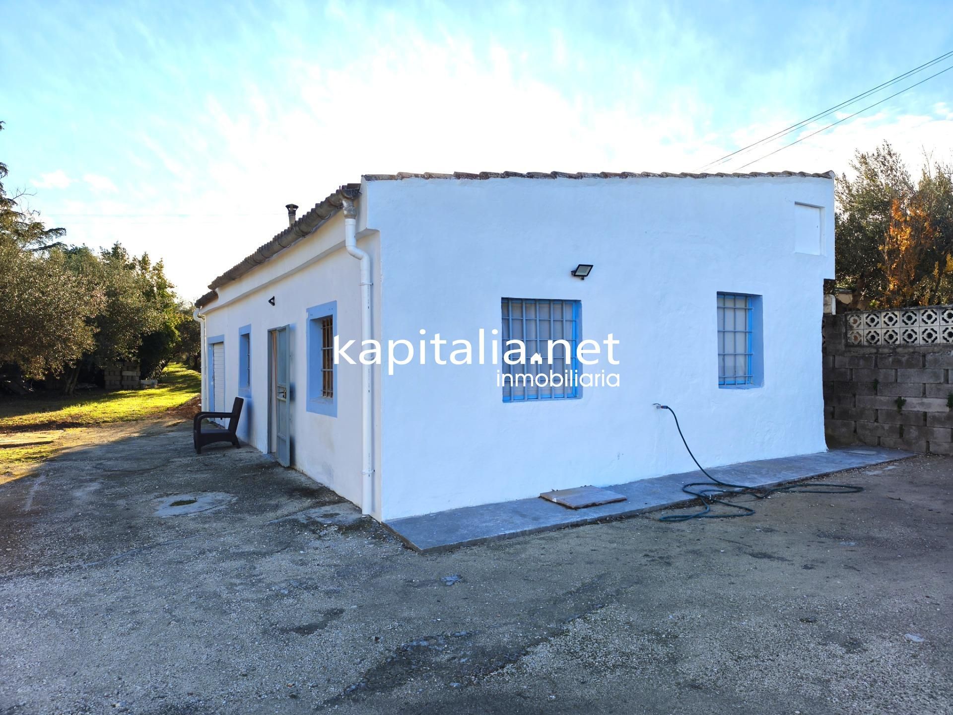 Vista exterior de Casa o xalet en venda en Ontinyent amb Piscina comunitària