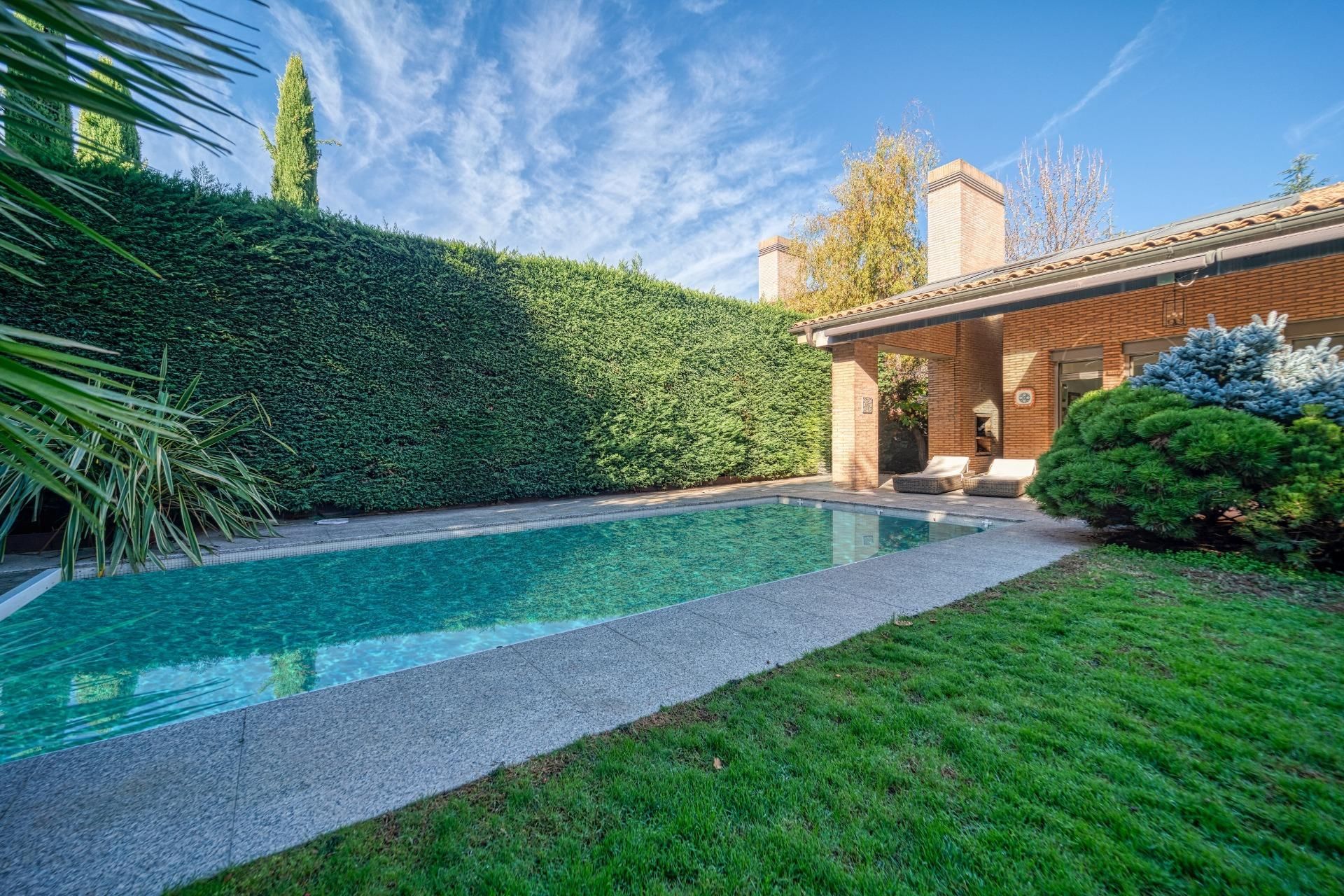 Piscina de Casa o chalet en venta en Pozuelo de Alarcón con Aire acondicionado, Calefacción y Jardín privado