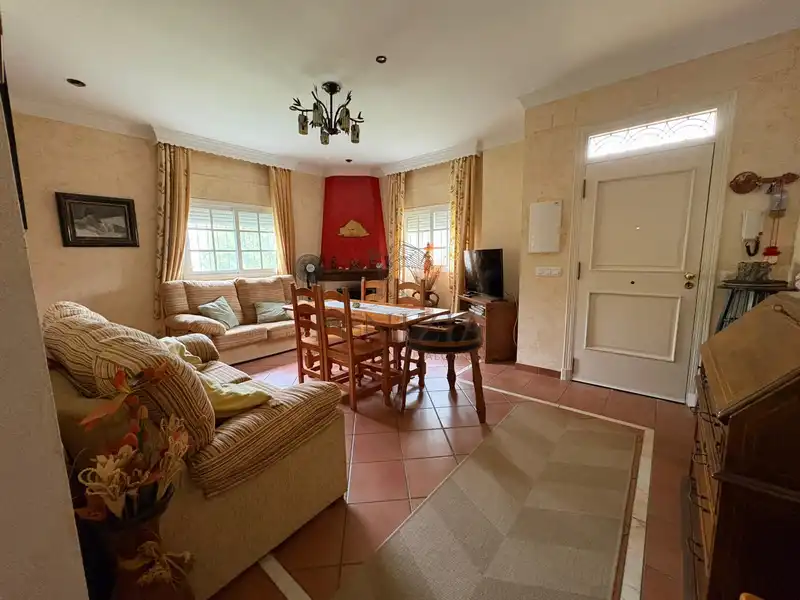 Living room of Houses for sale in El Puerto de Santa María  with Air Conditioner, Private garden and Swimming Pool