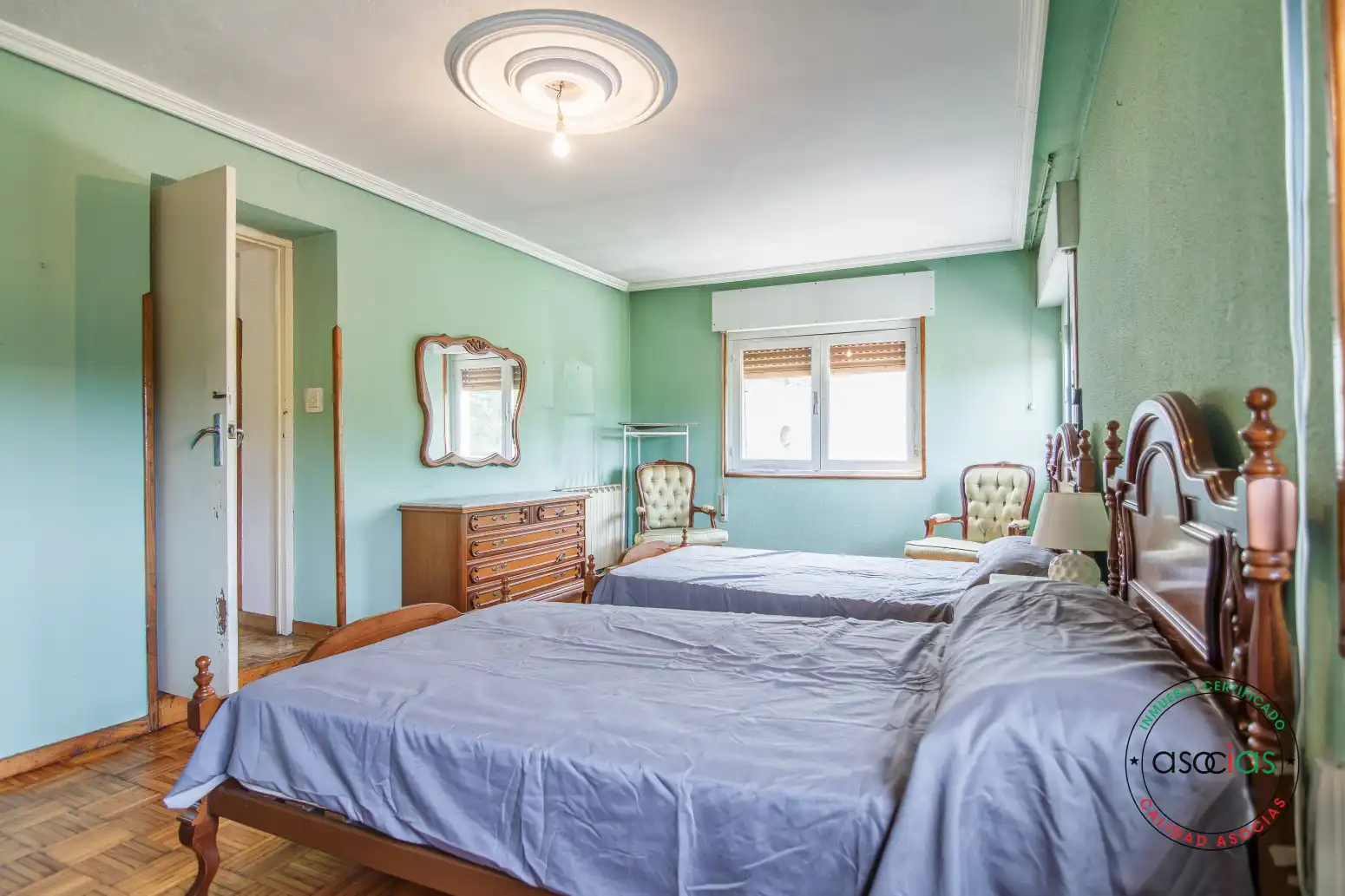 Habitación de Casa o chalet en venta en Las Regueras   con Calefacción y Jardín privado