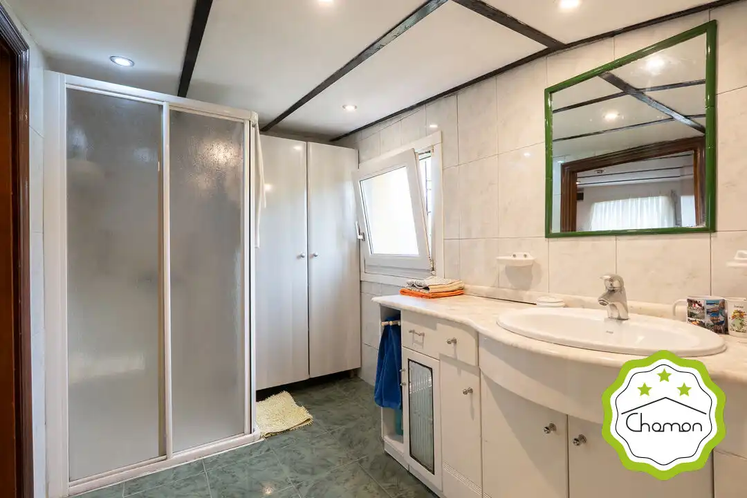 Badezimmer von Country house zum Verkauf in Erandio mit Heizung, Privatgarten und Terrasse