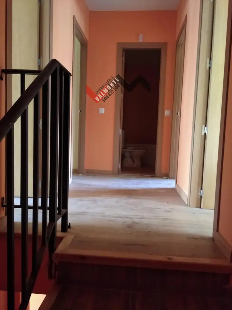 Casa adosada en venta en El Casar de Escalona con Calefacción y Trastero