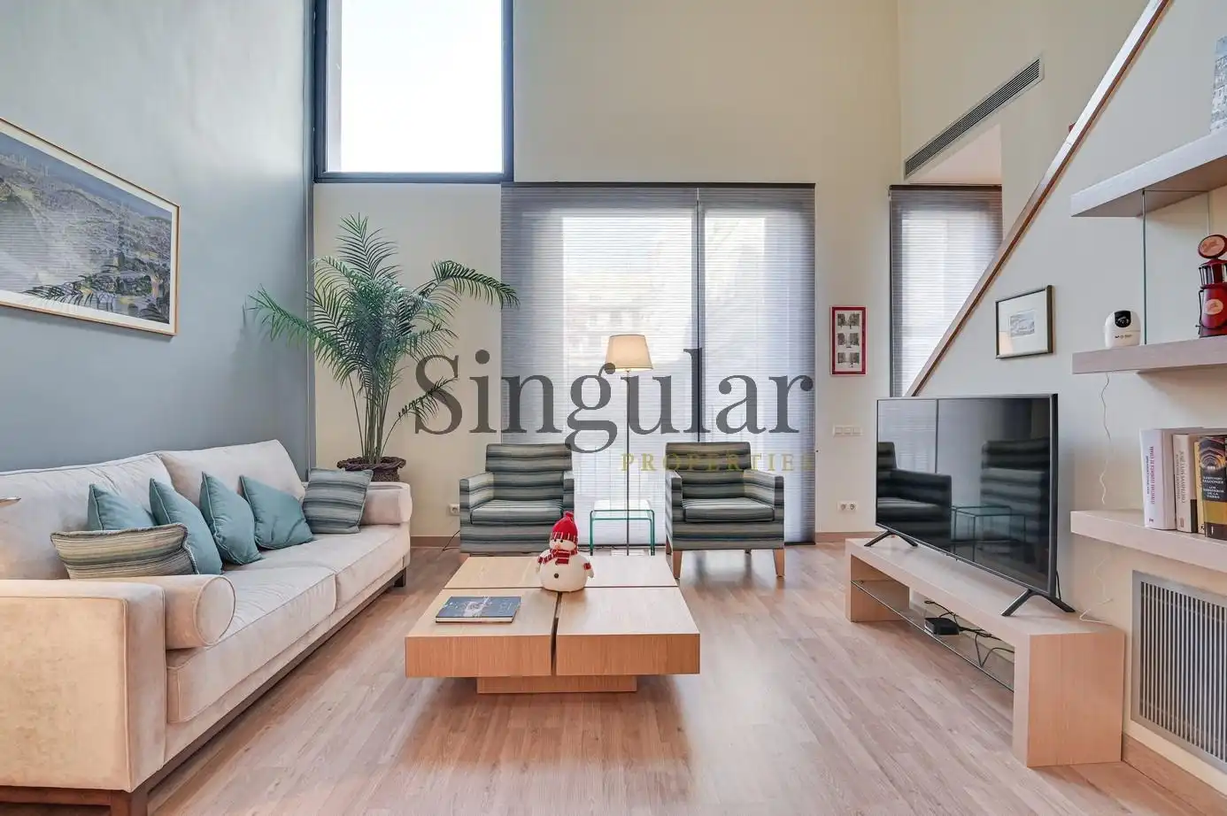 Sala d'estar de Dúplex en venda en Barcelona amb Aire condicionat, Calefacció i Parquet