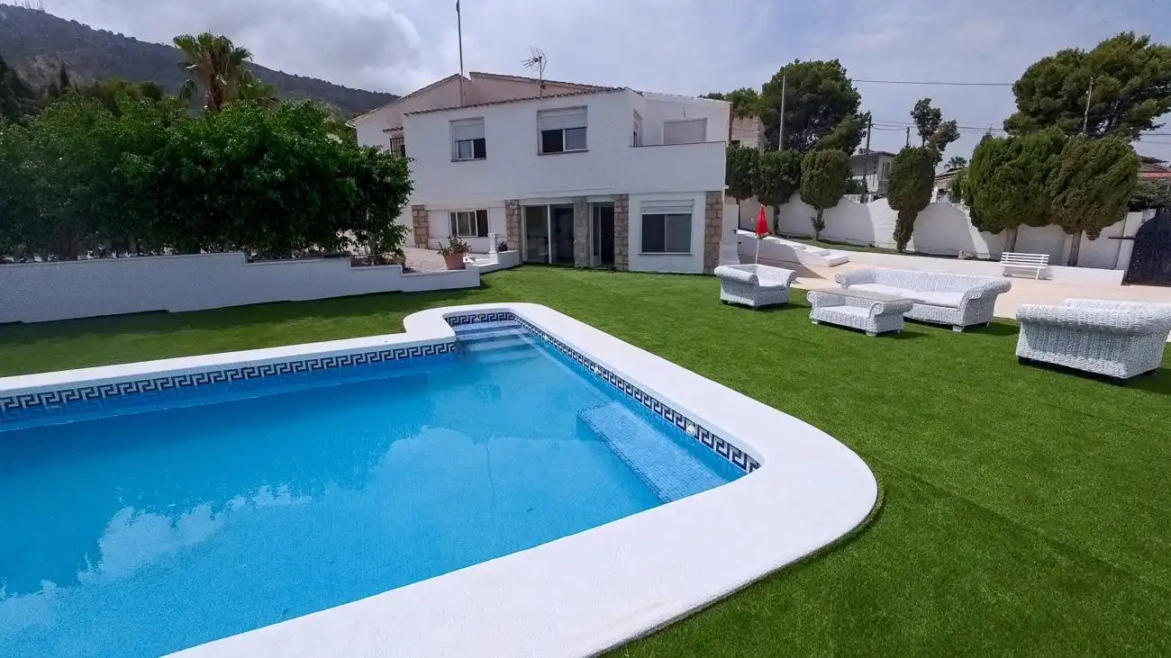 Schwimmbecken von Haus oder Chalet zur Miete in L'Alfàs del Pi mit Klimaanlage, Privatgarten und Abstellraum
