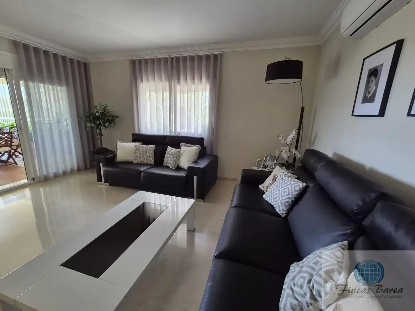 Sala de estar de Piso en venta en Mijas con Aire acondicionado, Terraza y Trastero