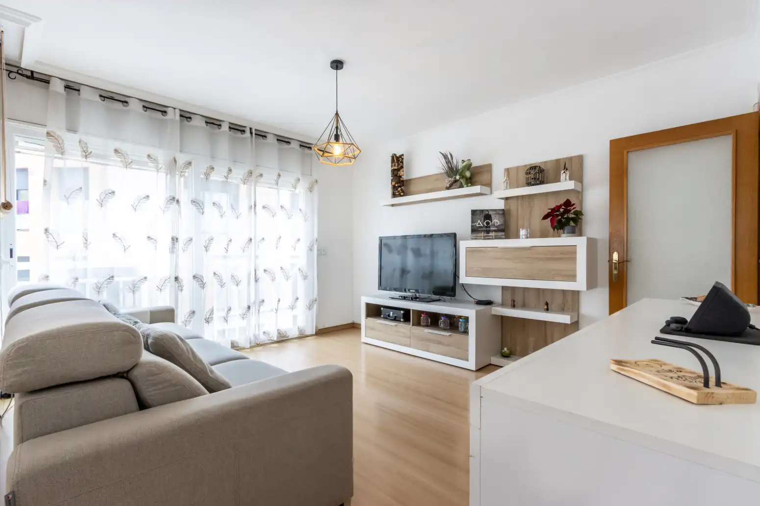 Living room of Flat for sale in Terrassa  with Air Conditioner, Heating and Parquet flooring