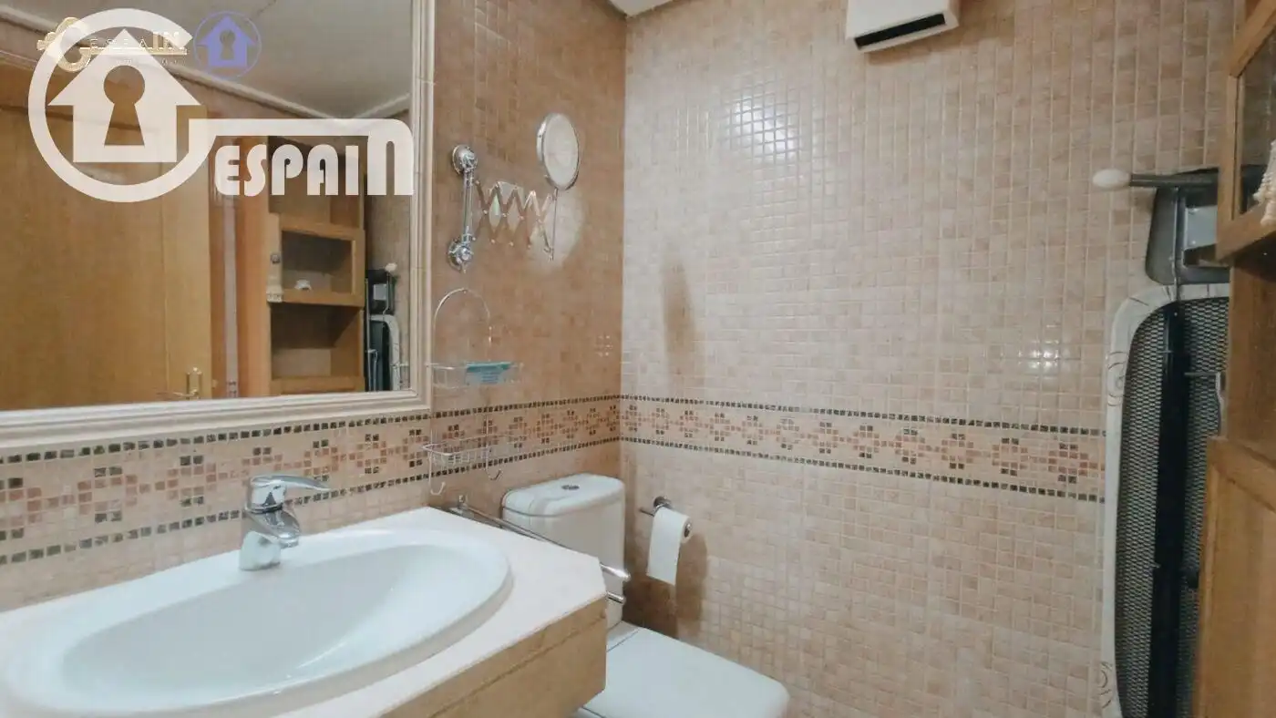 Baño de Piso en venta en Madrid con Aire acondicionado, Calefacción y Jardín privado