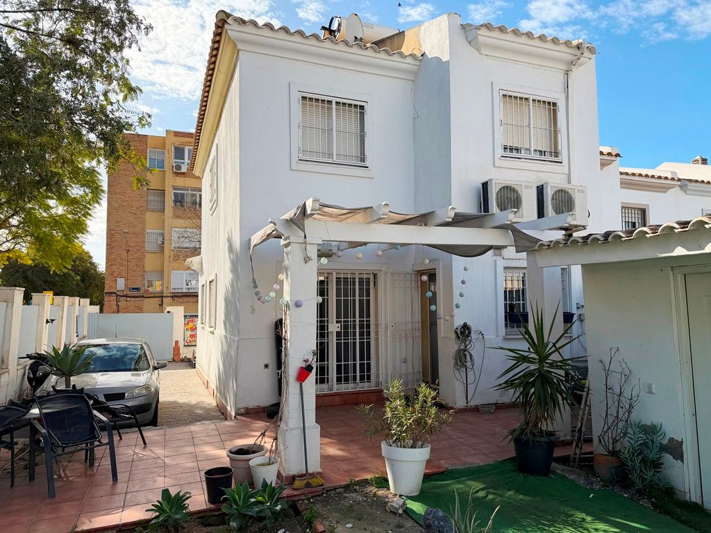 Exterior view of Single-family semi-detached for sale in Málaga Capital