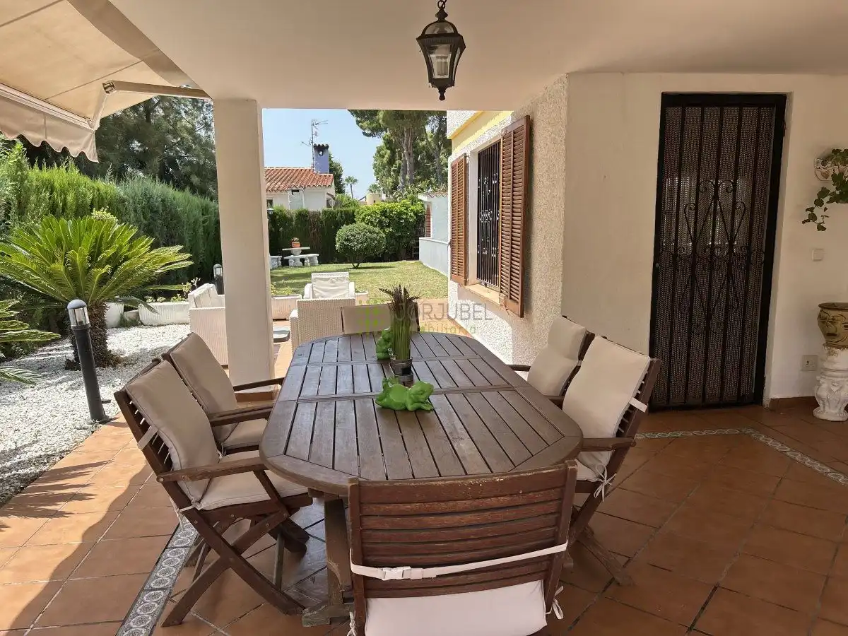 Terrassa de Casa o xalet en venda en Benicasim / Benicàssim amb Terrassa i Piscina