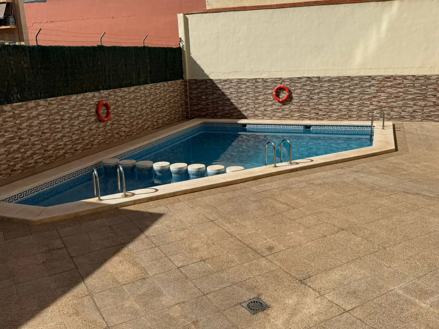 Piscina de Pis en venda en Alicante / Alacant amb Terrassa, Traster i Moblat