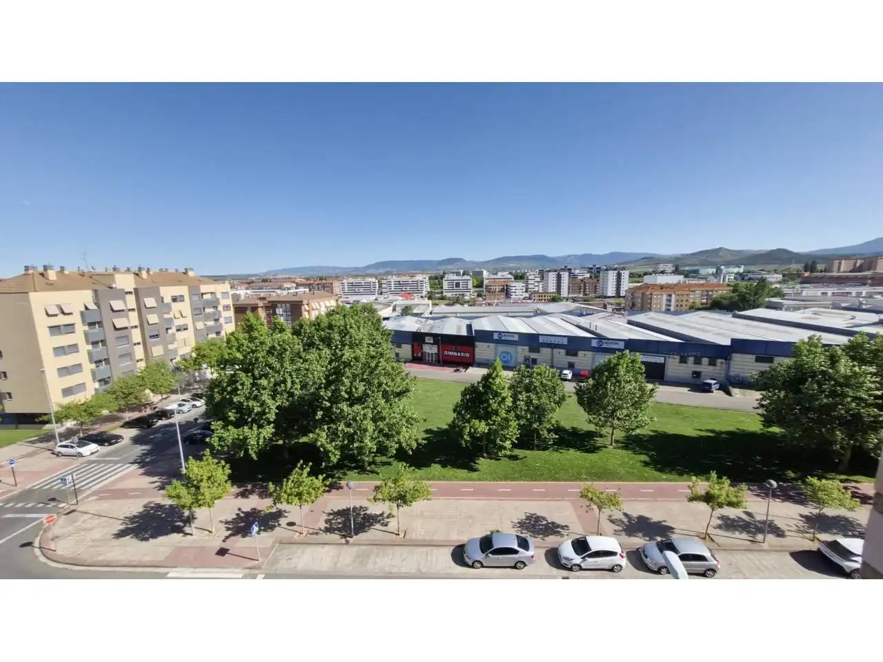 Vista exterior de Pis en venda en  Logroño amb Calefacció, Parquet i Traster