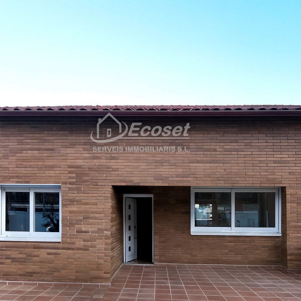 Vista exterior de Casa o xalet en venda en Vallirana amb Aire condicionat, Calefacció i Jardí privat