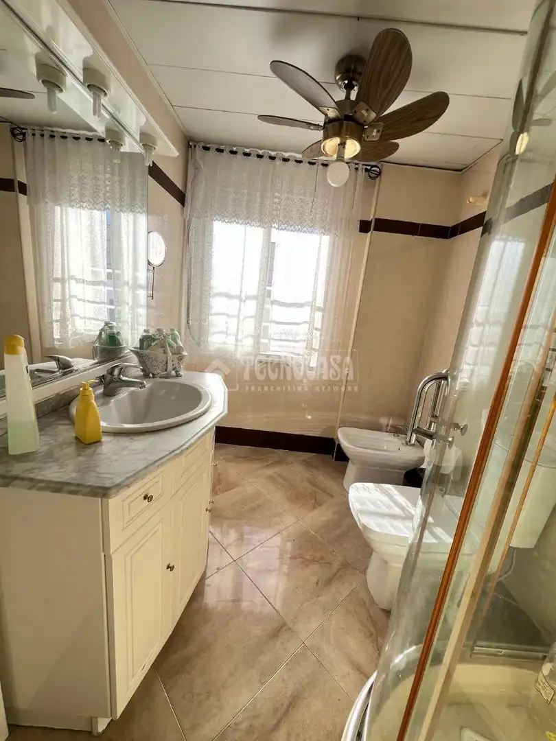 Bathroom of Flat for sale in Dos Hermanas