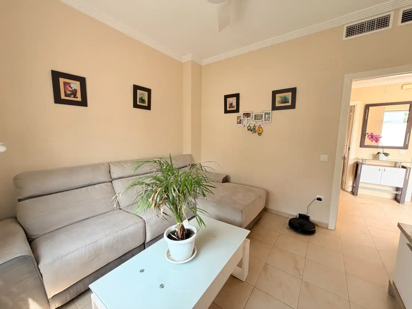 Sala d'estar de Casa o xalet en venda en Espartinas amb Aire condicionat, Terrassa i Traster