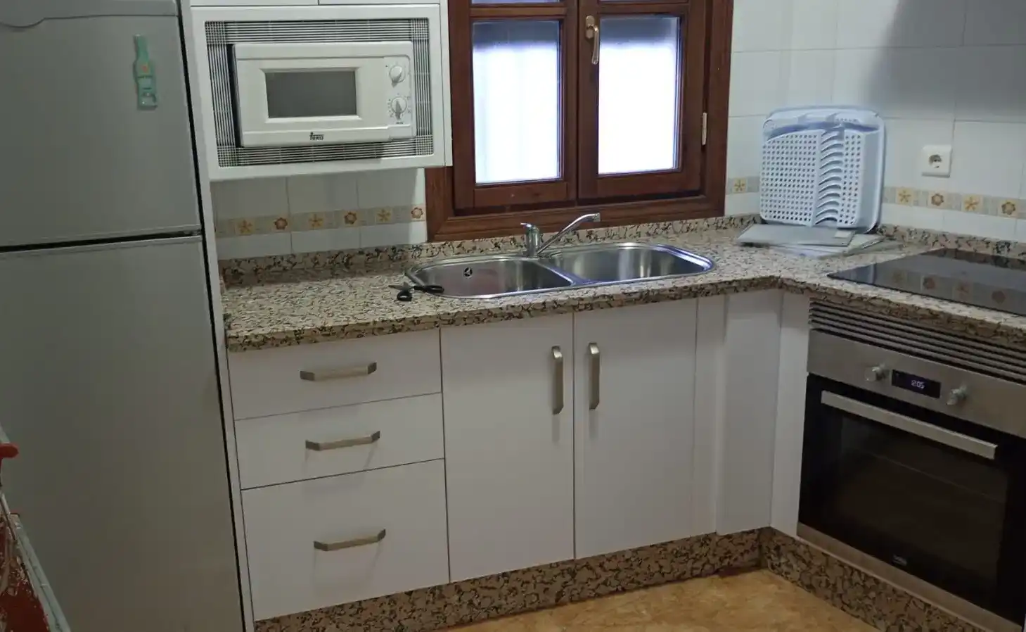 Cuina de Pis de lloguer en Osuna amb Aire condicionat i Moblat