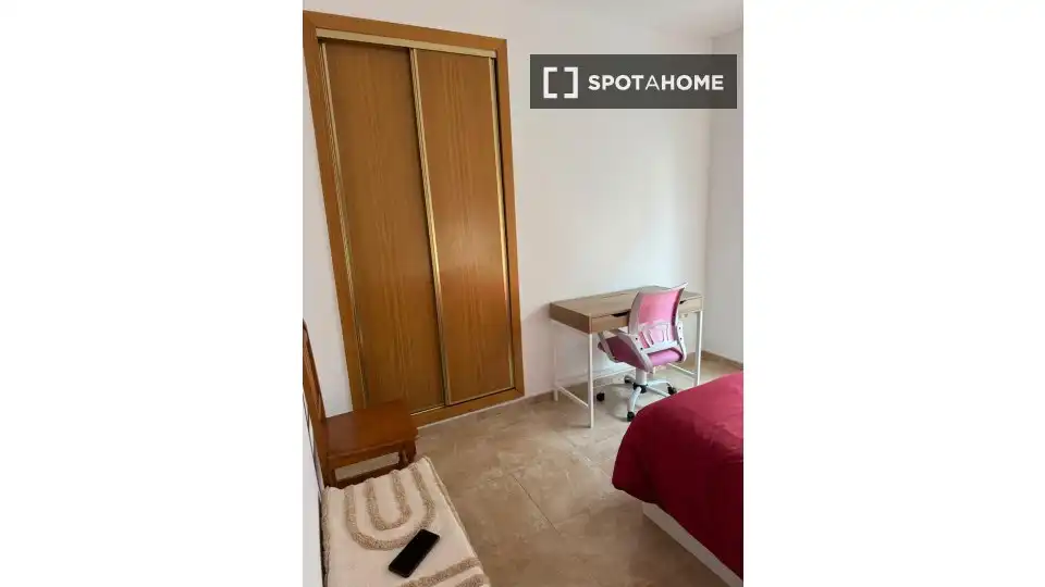 Dormitori de Apartament per a compartir en Málaga amb Aire condicionat, Terrassa i Moblat